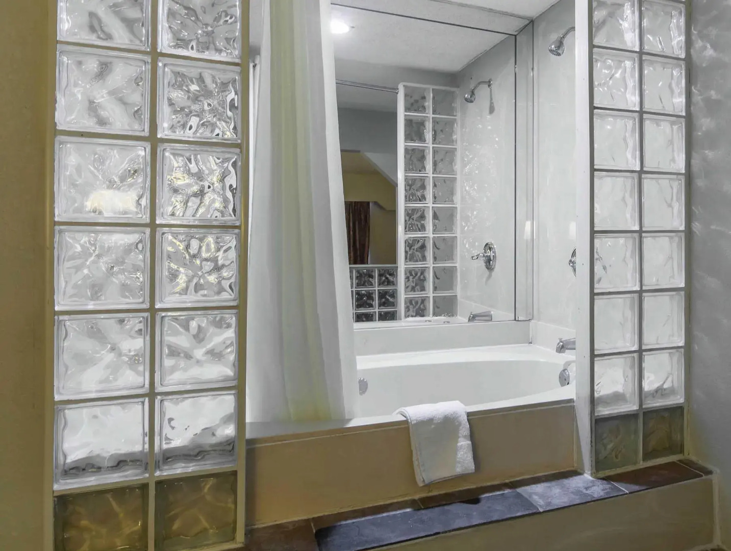 Rodeway Inn Marietta near Dobbins ARB