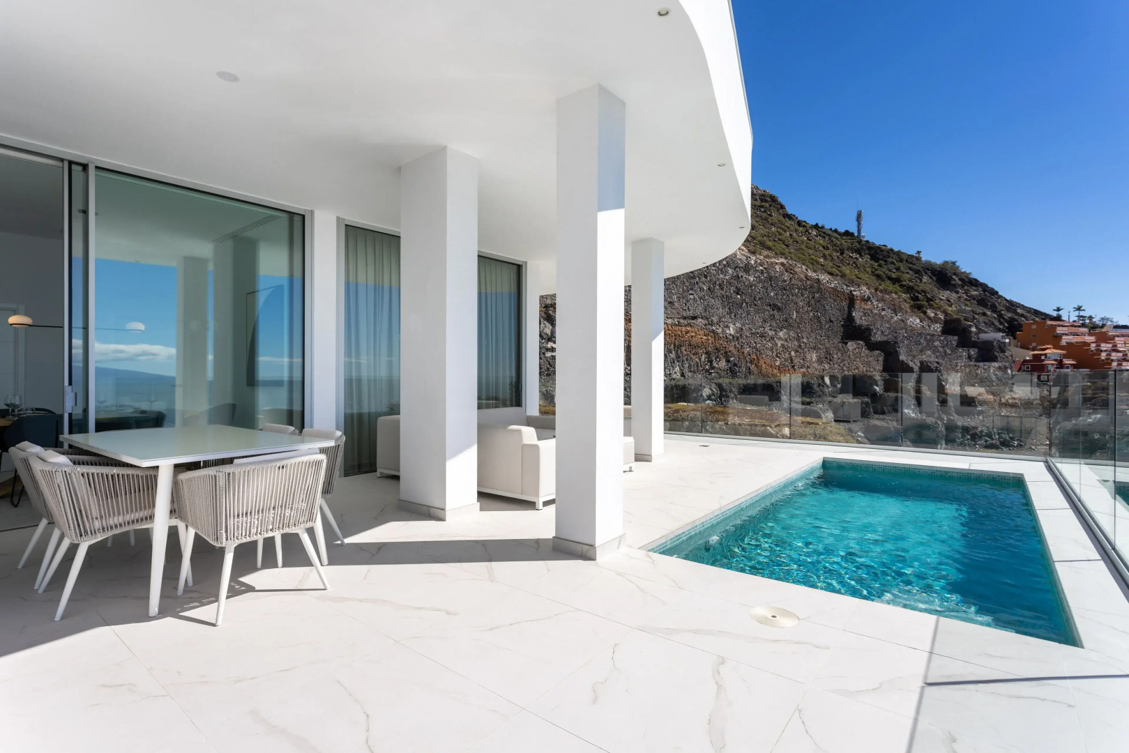 Crystal I Luxury Apartments