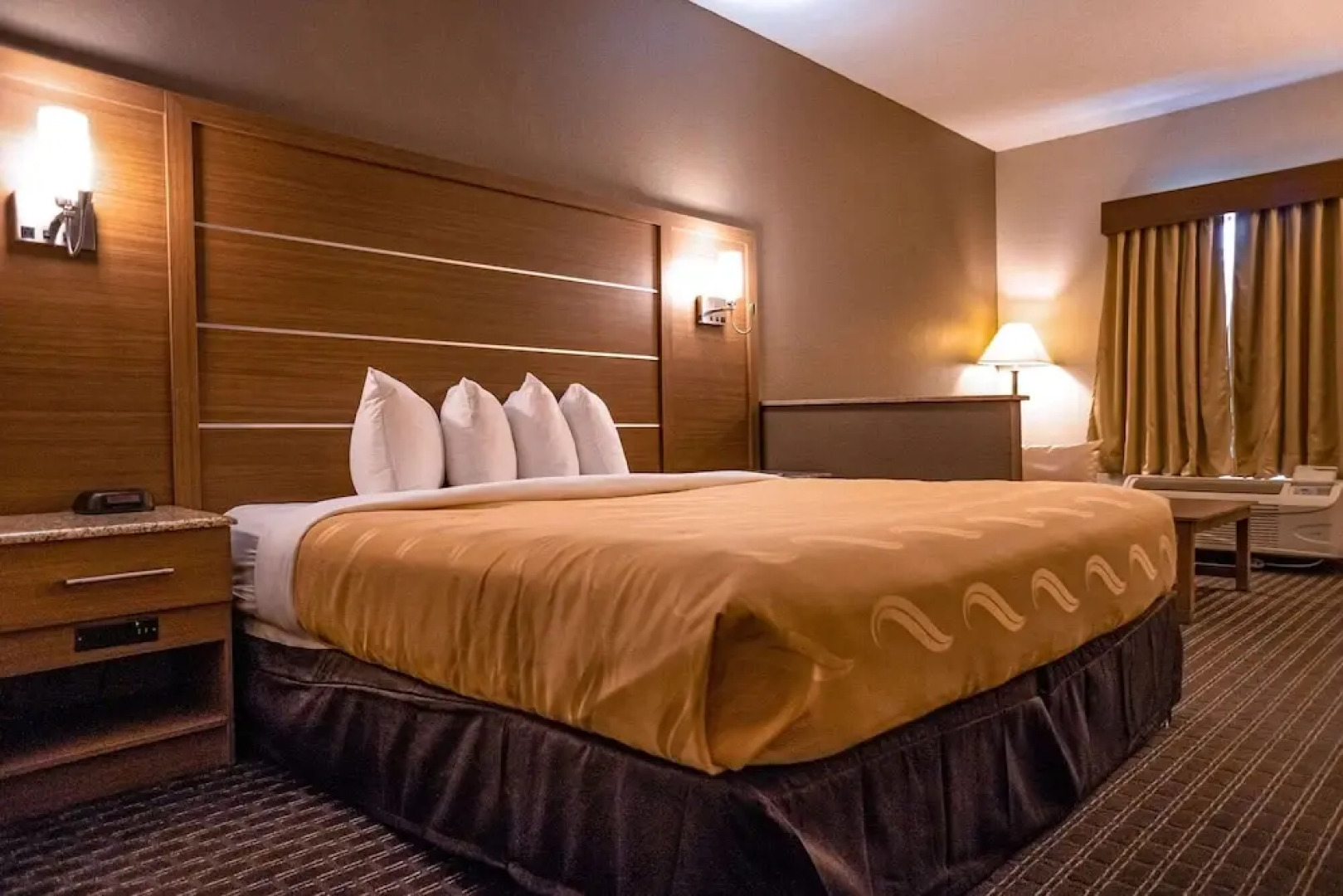 Quality Inn & Suites at Six Flags