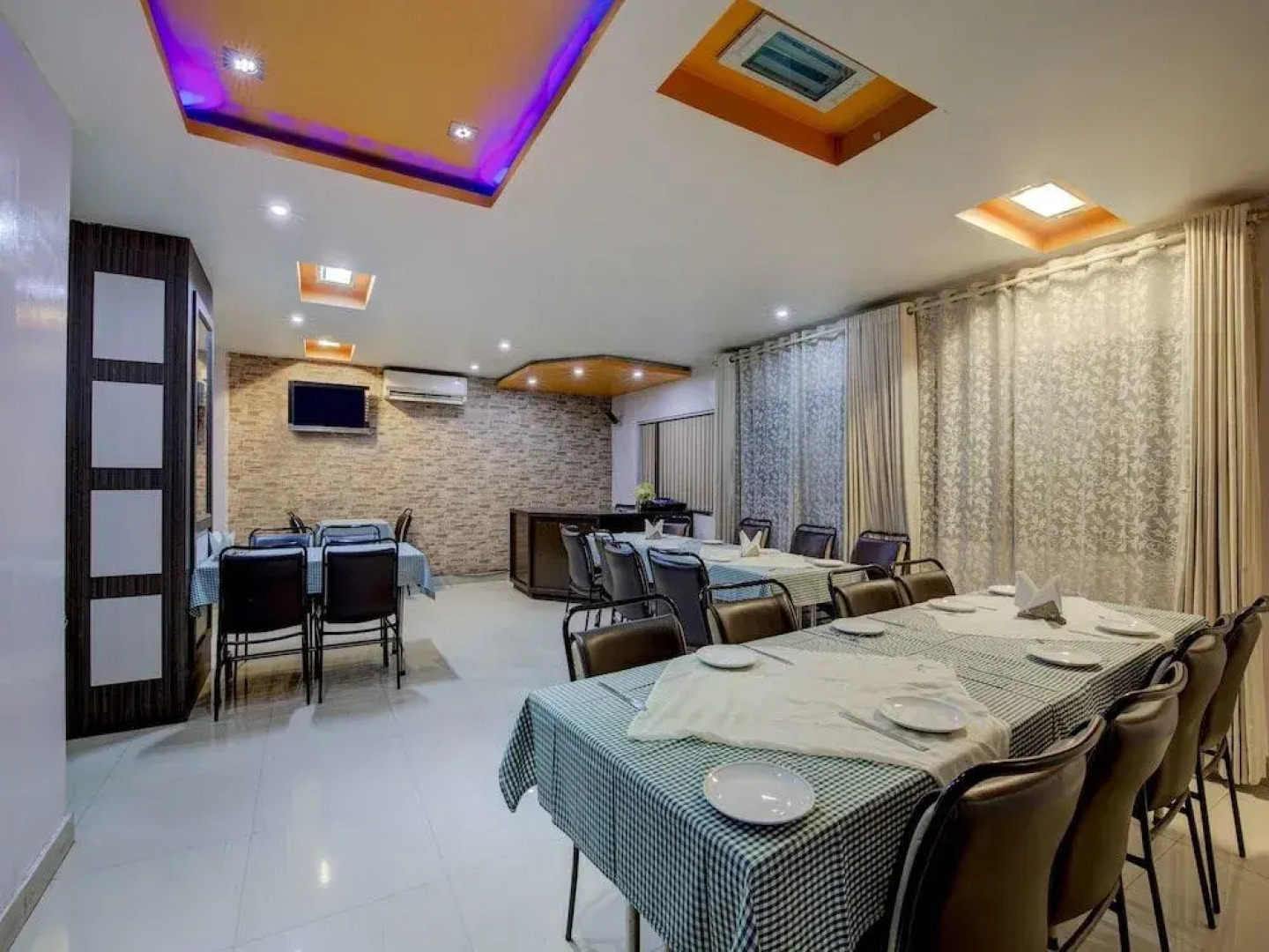 OYO 4275 Hotel Sunraj Residency