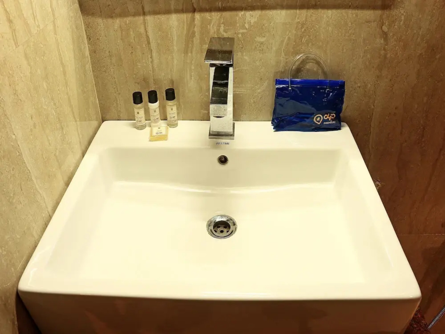 OYO Premium Airport Gate No 1