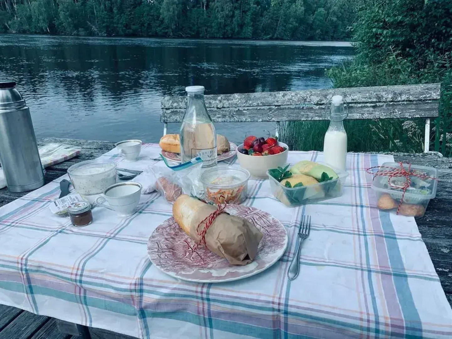 2-bed Apartment Overlooking the River