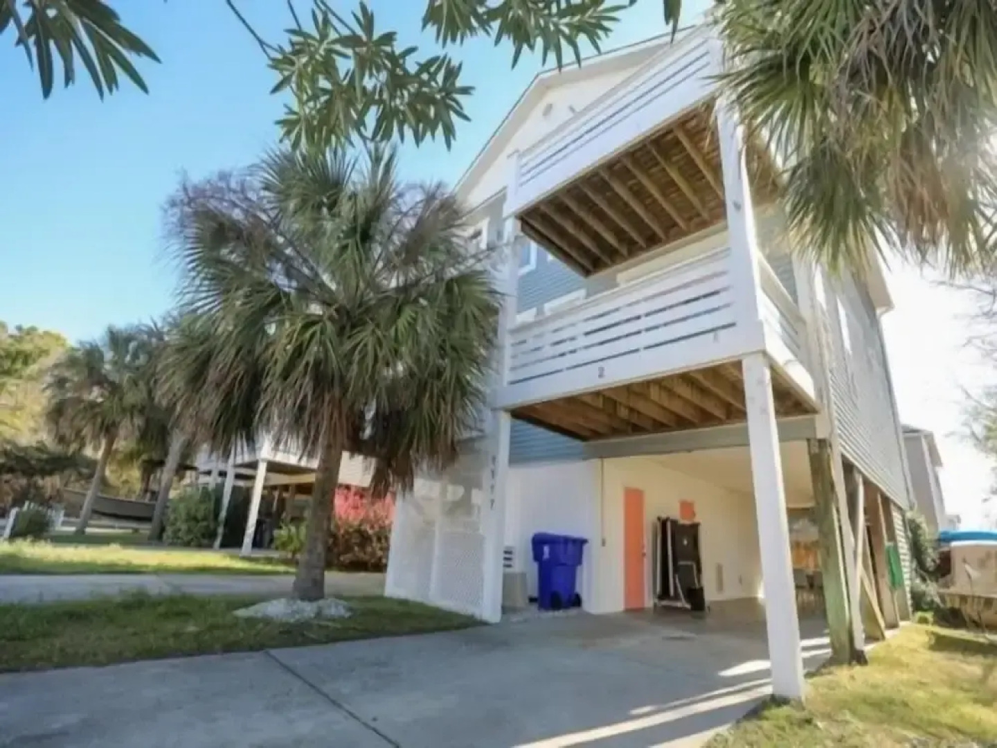 Sandy Bottoms - Relax, Unwind, And Enjoy All The Beach Has To Offer 3 Bedroom Home by Redawning