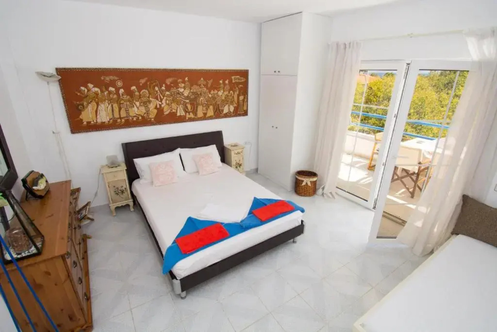 Romantic Seafront Studio - Dream Garden