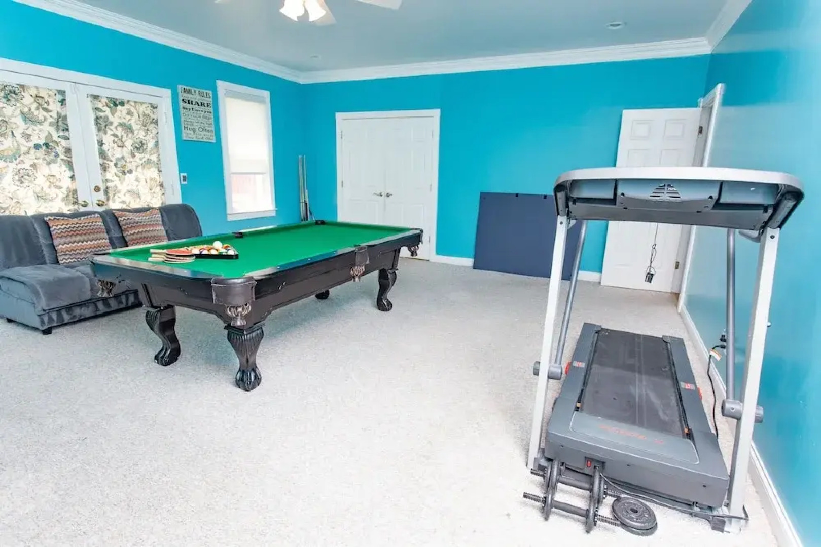 1369 Brentwood Almond - studio Br Apts