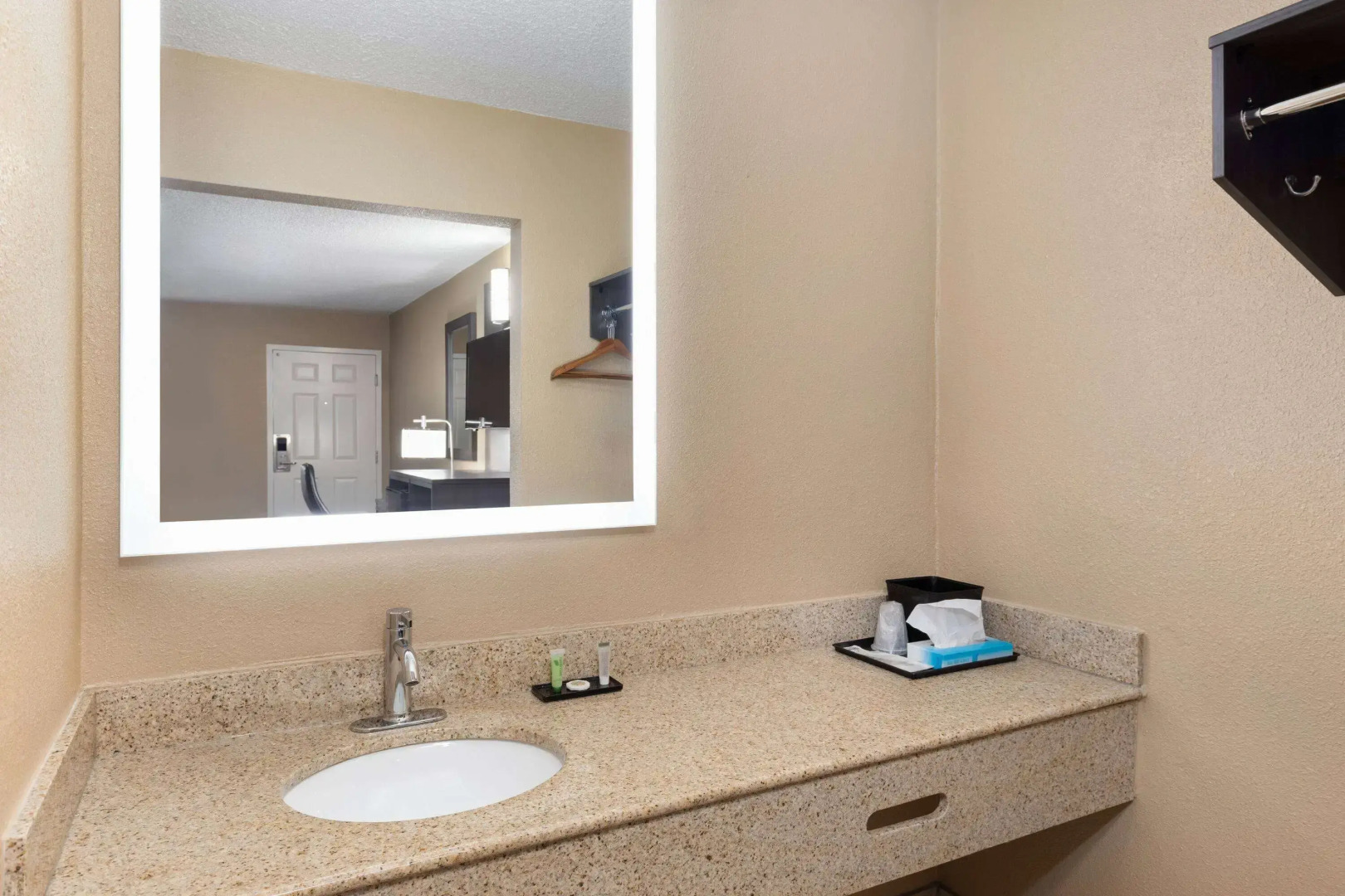 Super 8 by Wyndham Paducah I-24 Exit 4