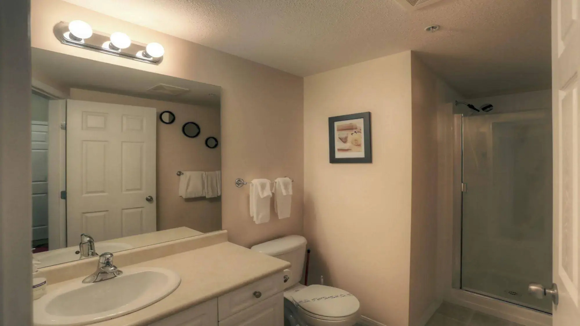 Discovery Bay by KelownaGo