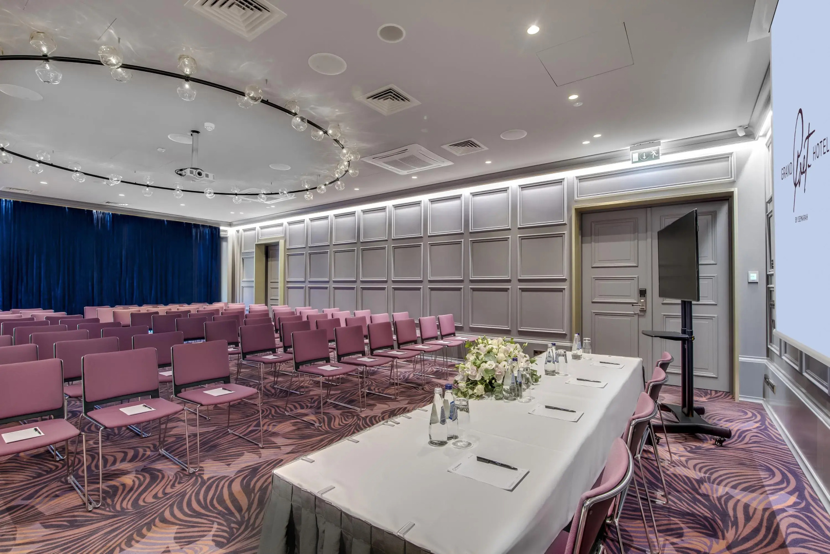 Отель Grand Poet Hotel by Semarah