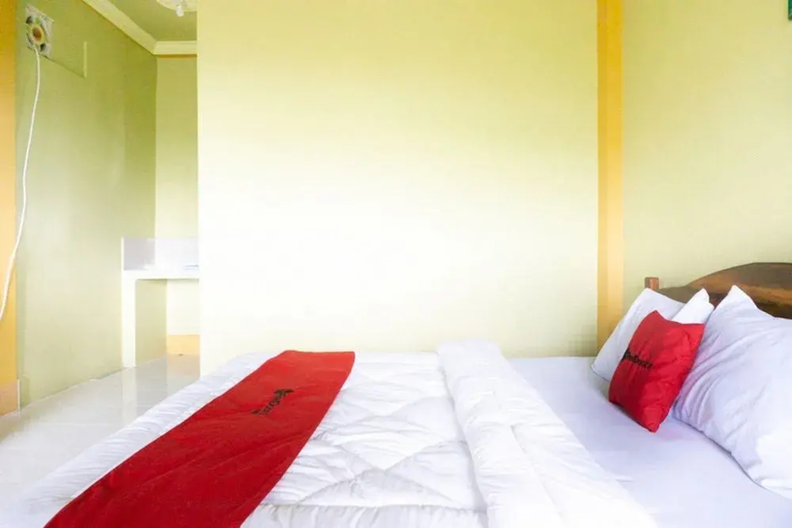 RedDoorz near Senaru Rinjani