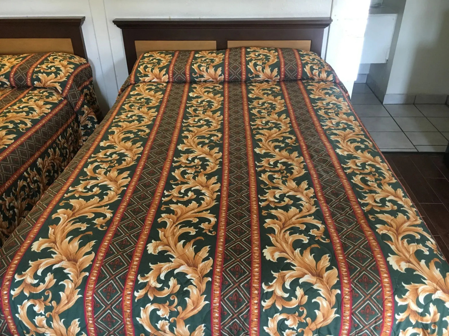 Colonial Pool & Spa Motel