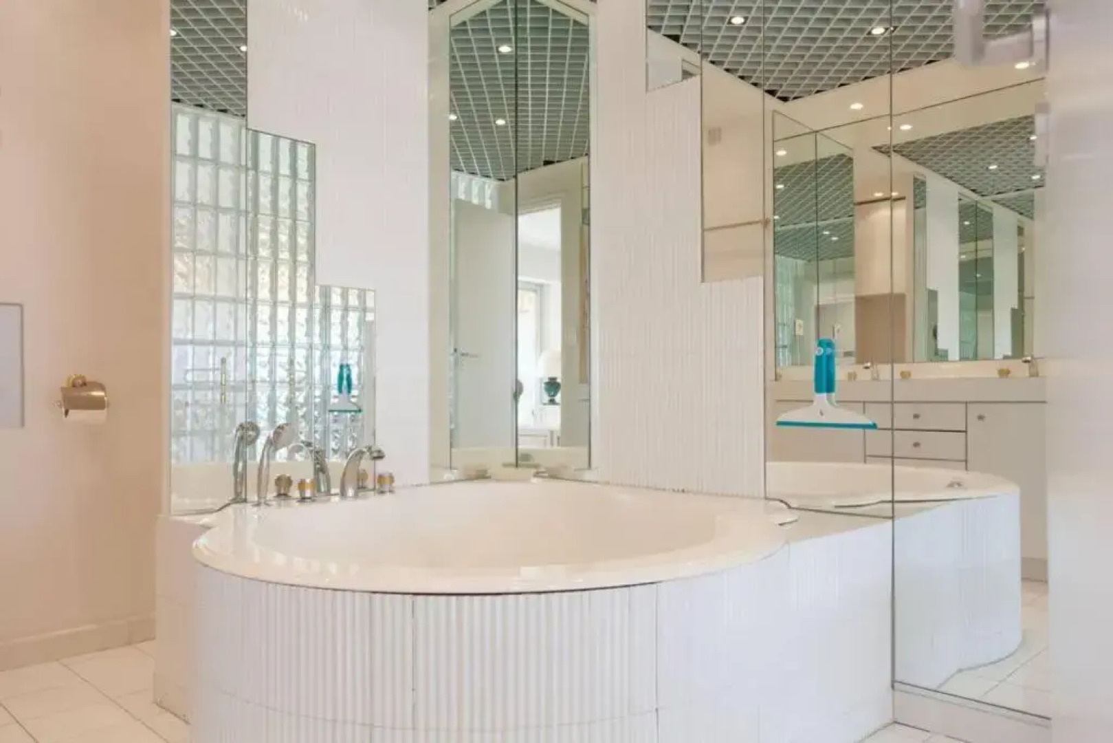 STUDIO STANDING VUE MER 2 PERS. 5 min.CANNES