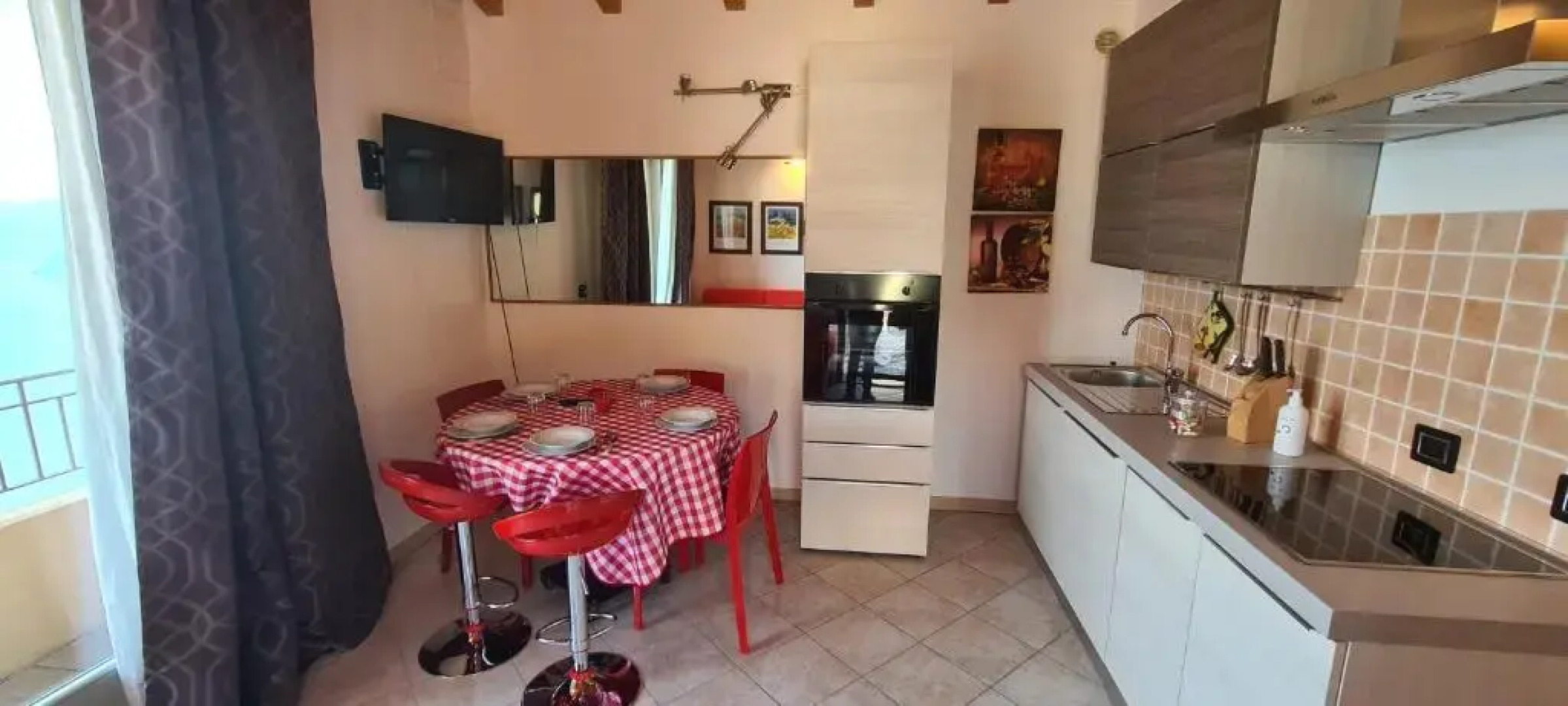 Residence Sirene alloggio Paola con vista lago e piscina comune