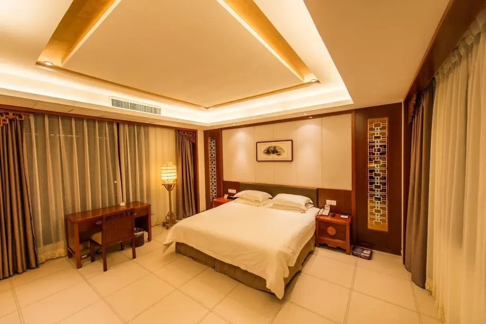 Taohuatanpan Holiday Hotel