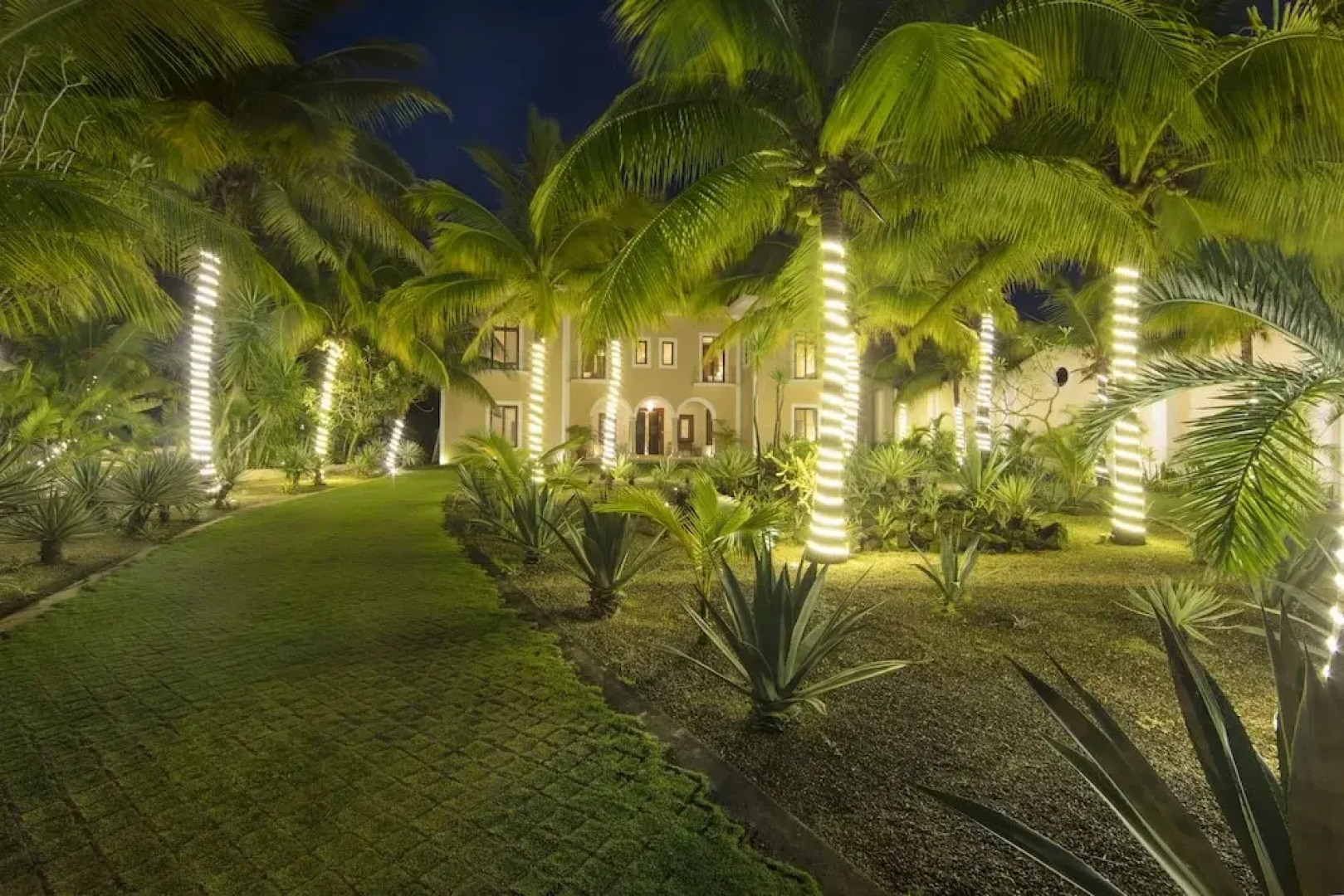 Hacienda Corazon 7-10BR Villa Full Staff By RMH