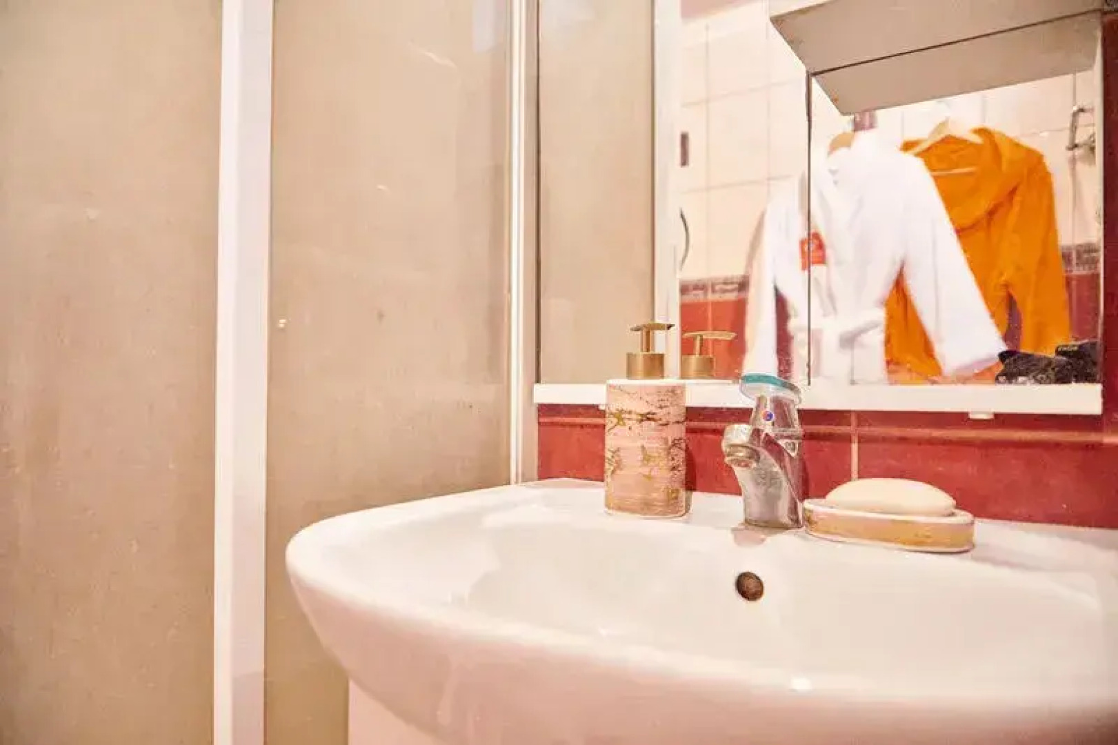 Pyat Zvezd  na ul. Truda, d. 24