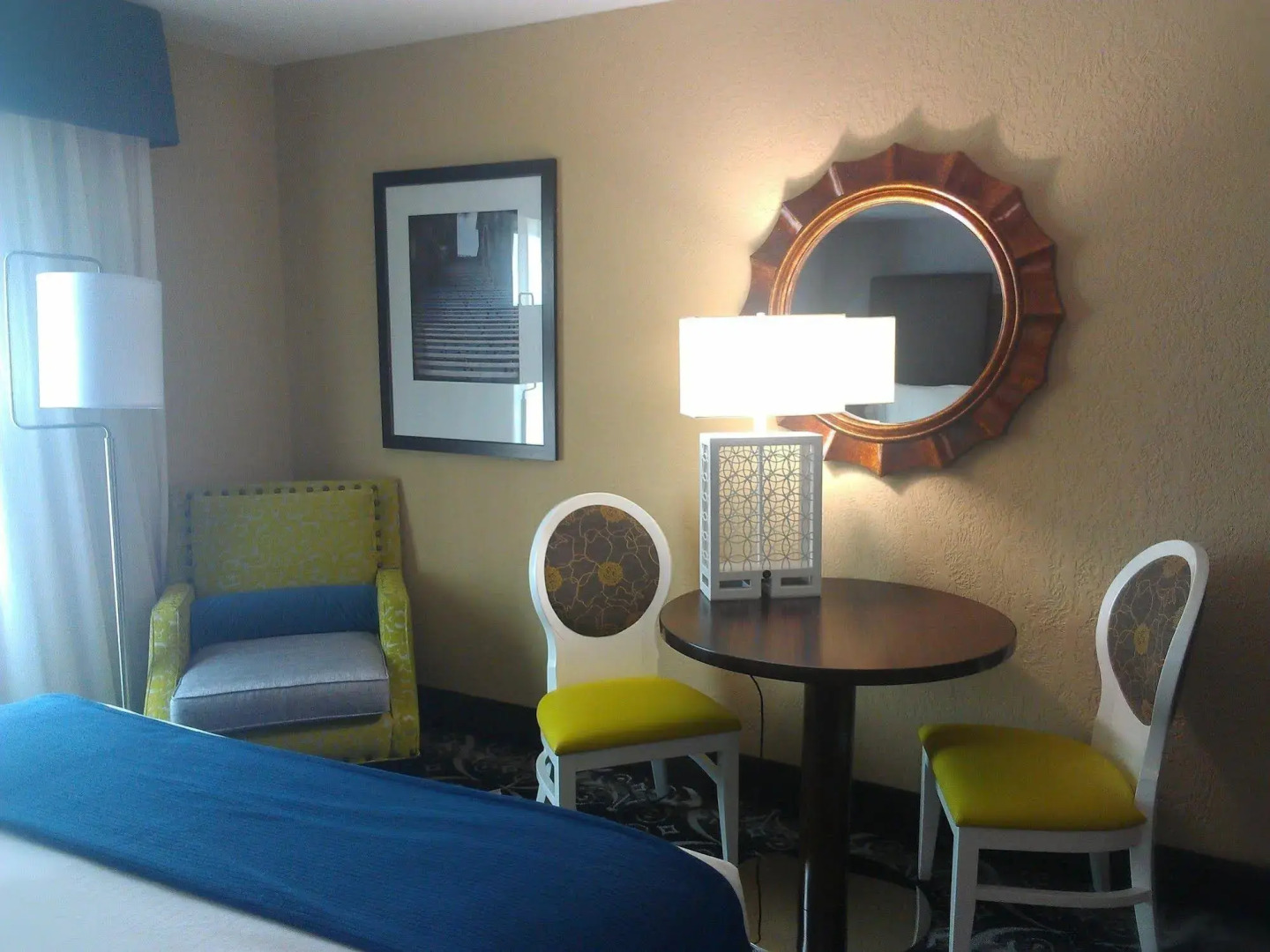 Holiday Inn Express and Suites Kansas City Airport by IHG