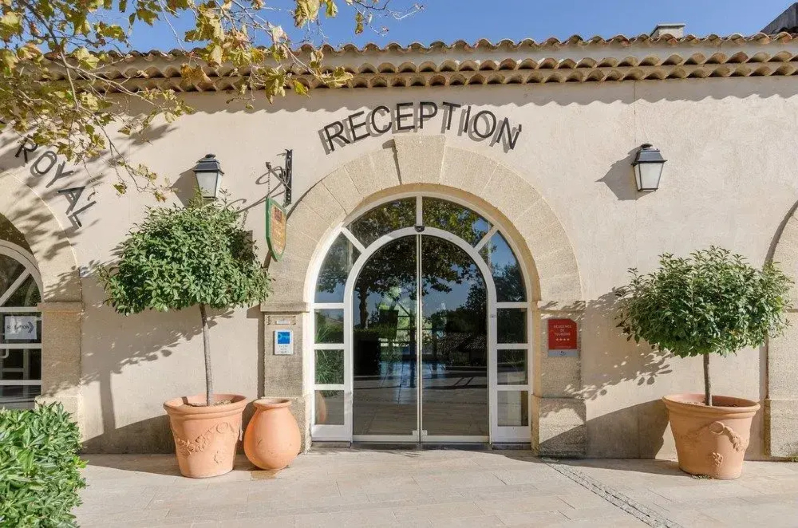 Pierre & Vacances Hotel Du Golf De Pont Royal En Provence