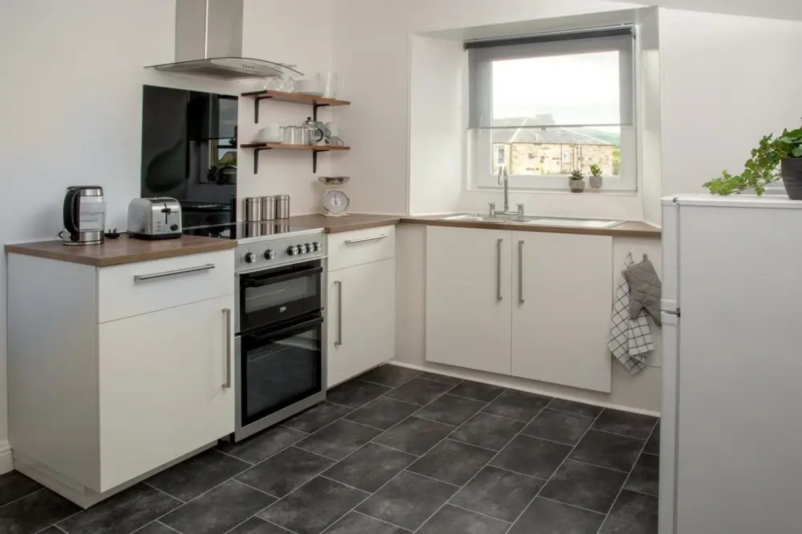 1 Bedroom Flat near Ocean in Center of Largs