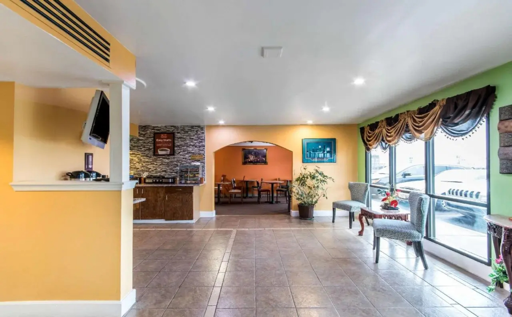 Econo Lodge Inn & Suites