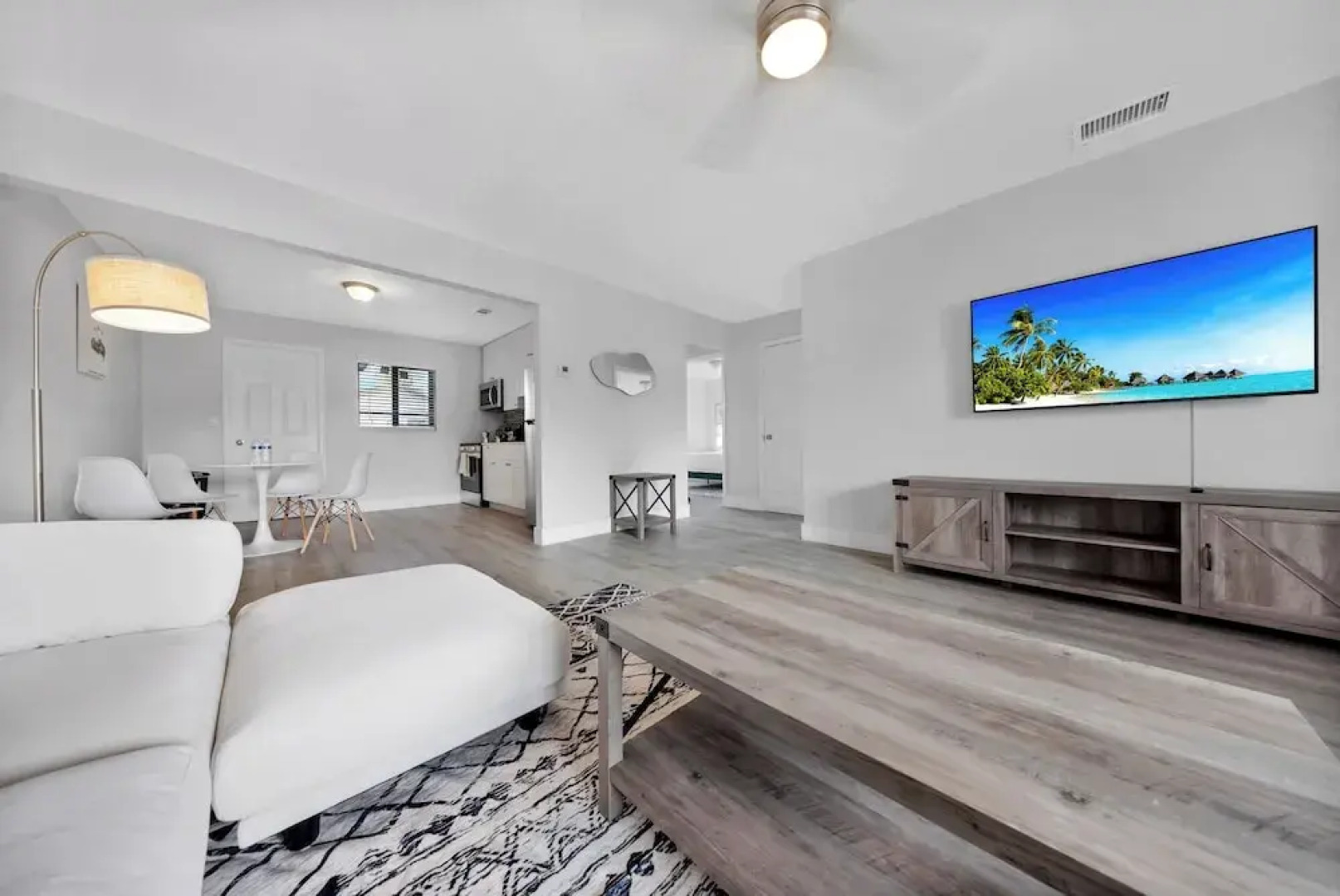 Lakeworth 2 Bedroom Home Free Parking