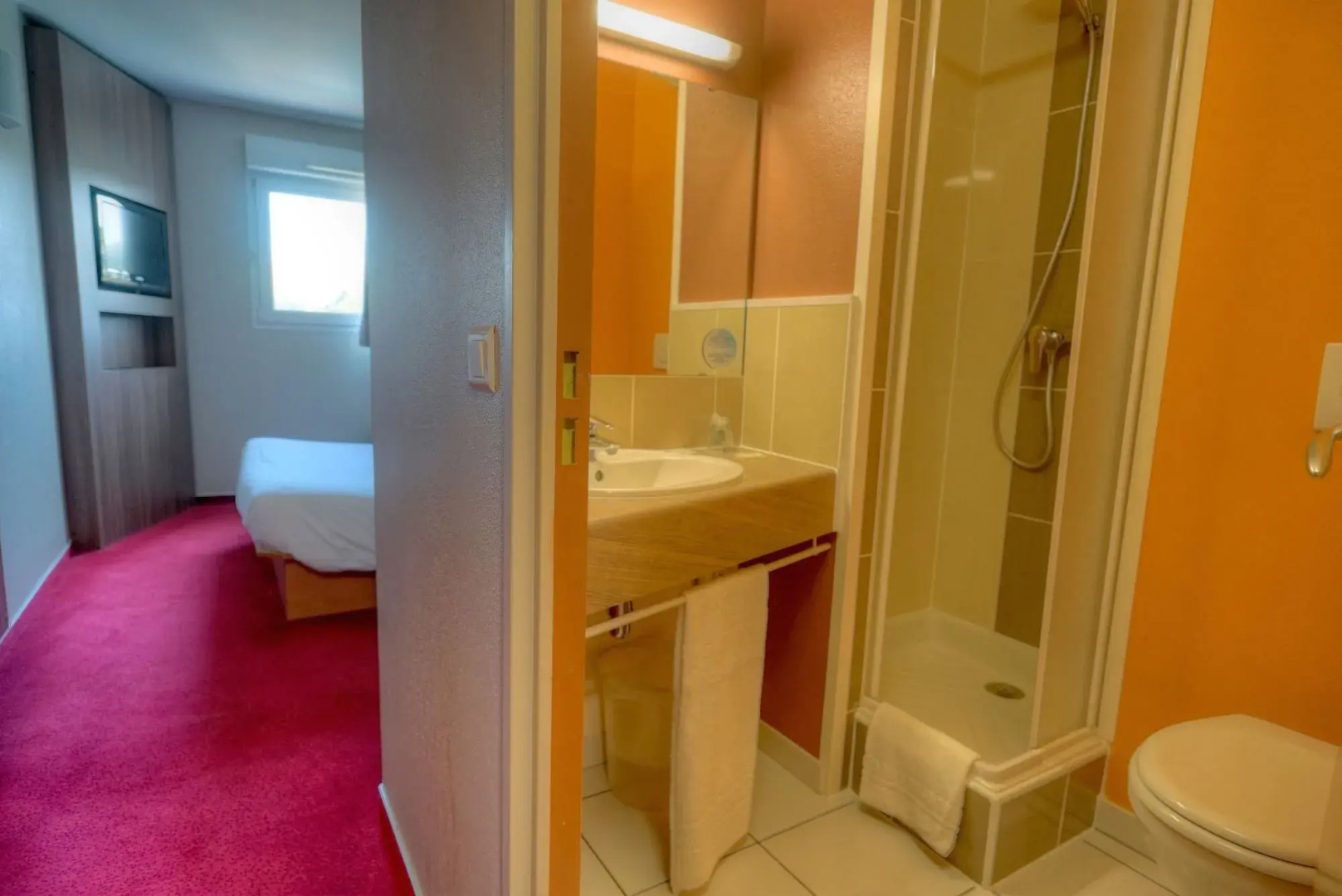 B&B HOTEL Saint-Etienne Monthieu