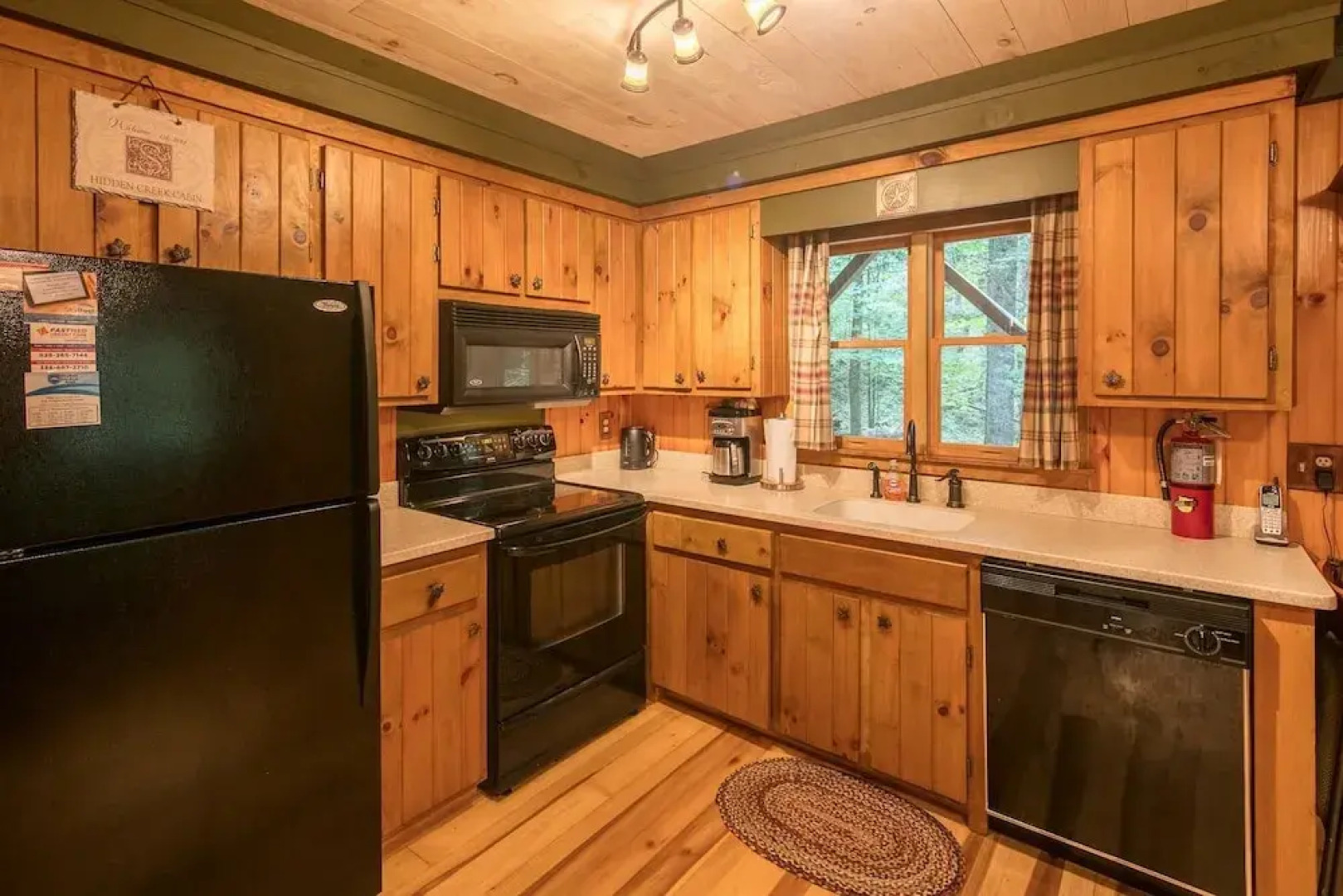 Hidden Creek Cabin Apartment