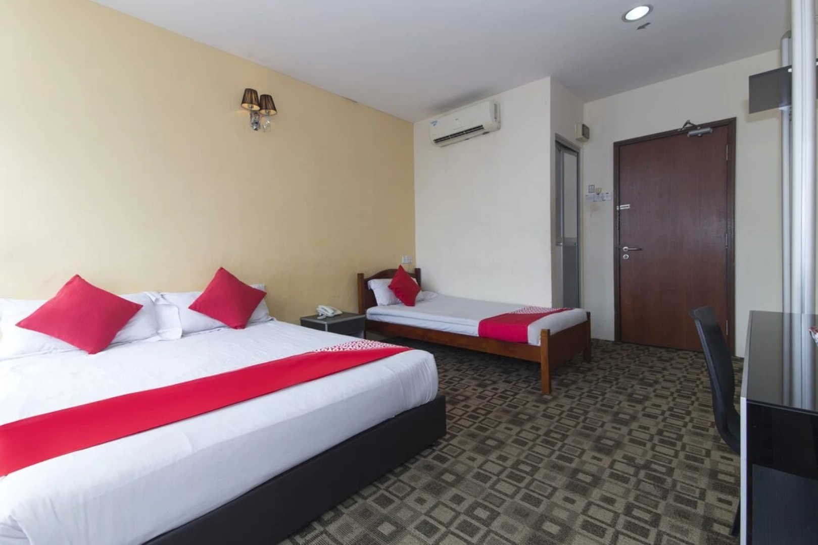 OYO 489 Pegasus Inn Hotel