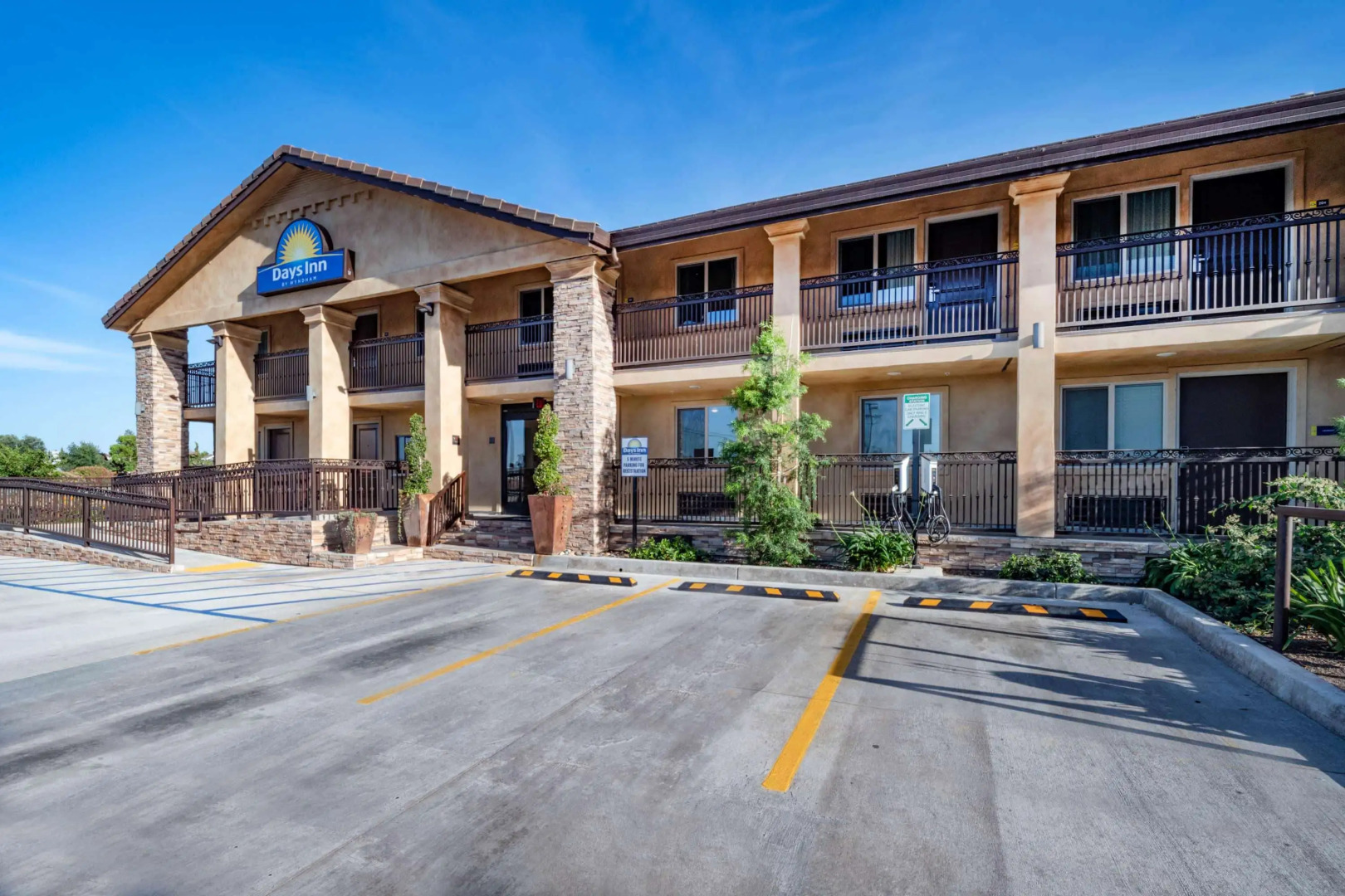 Days Inn by Wyndham Galt/Elk Grove South