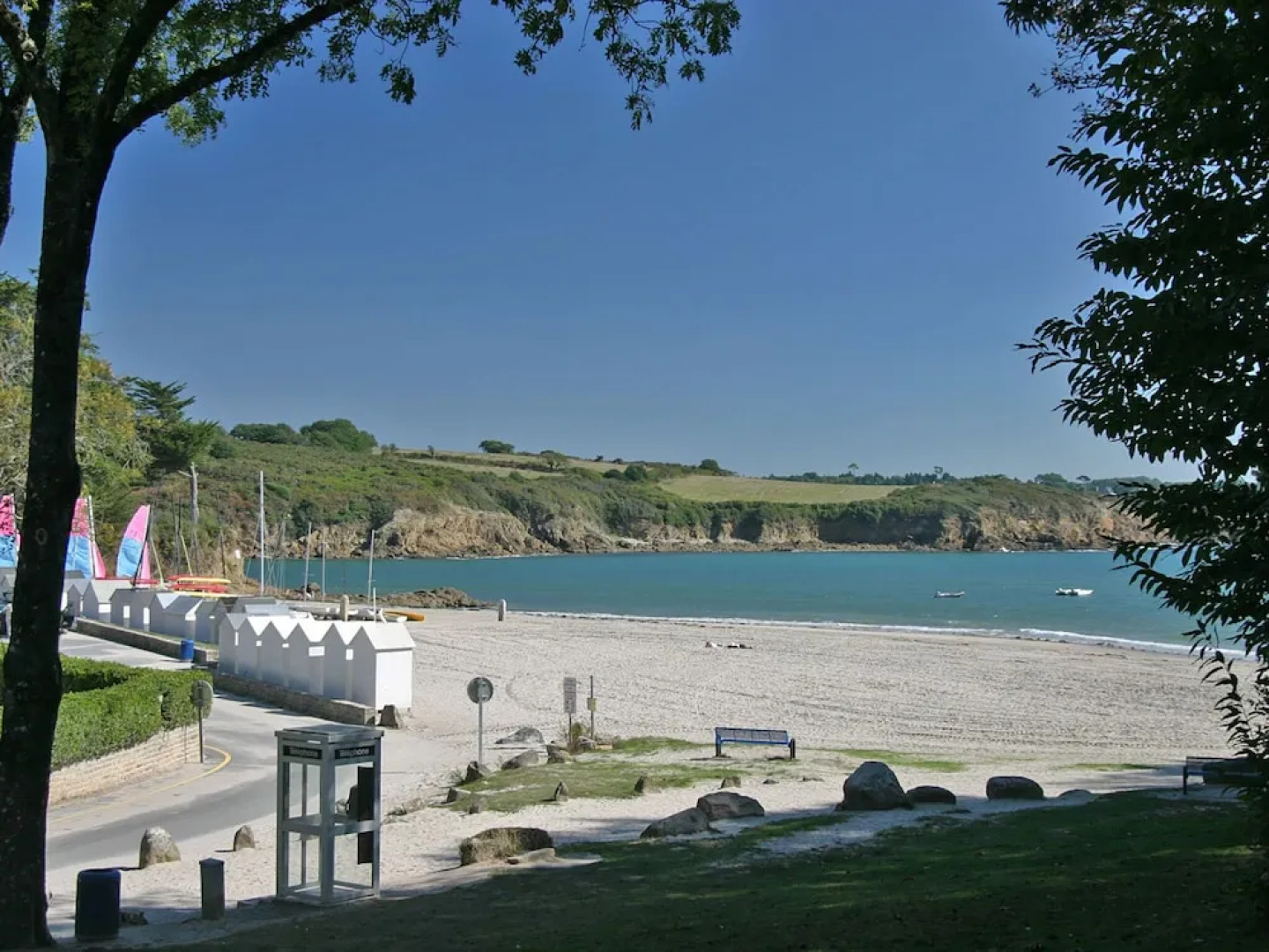 Classic Holiday Home in Riec-sur-bélon With Private Garden