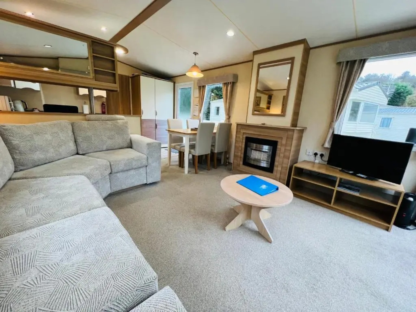 Luxury 2 Bedroom Caravan LG13, Shanklin, Isle of Wight