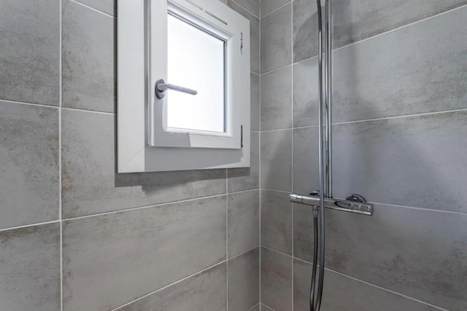 Outstanding AC 2 bedroom with terrace close to beaches - Dodo et Tartine