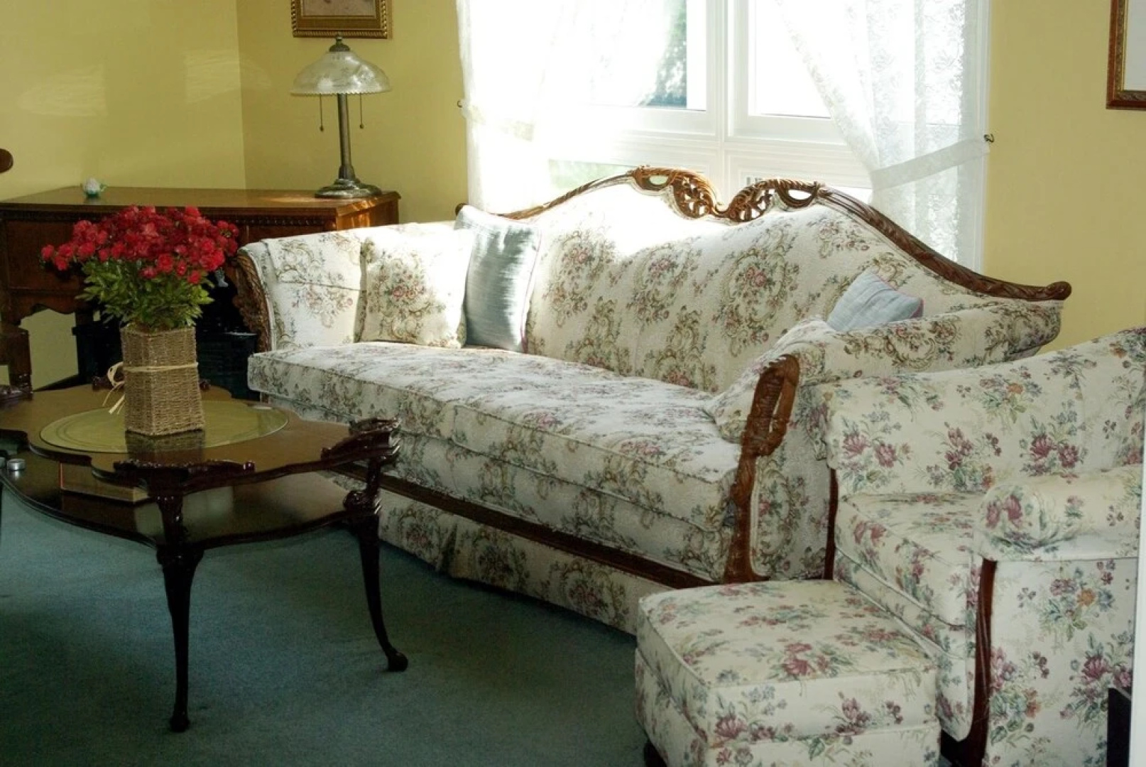 Abagale's Victorian Hot Tub and Suites