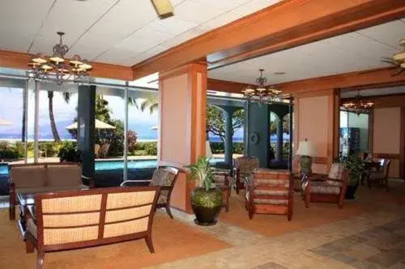 Lahaina Shores #522 Studio Bedroom Condo by RedAwning