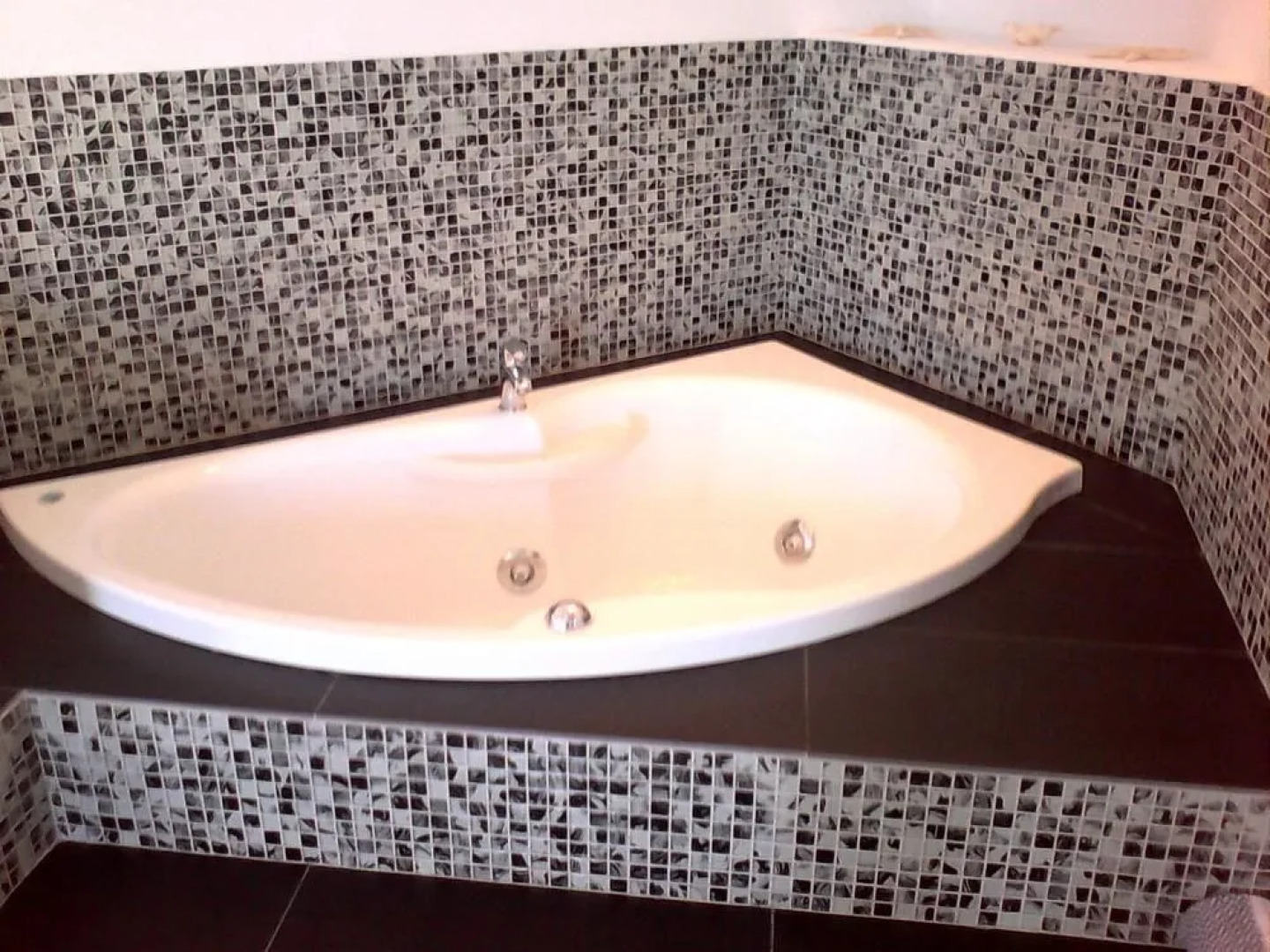 Queen Boutique Suites