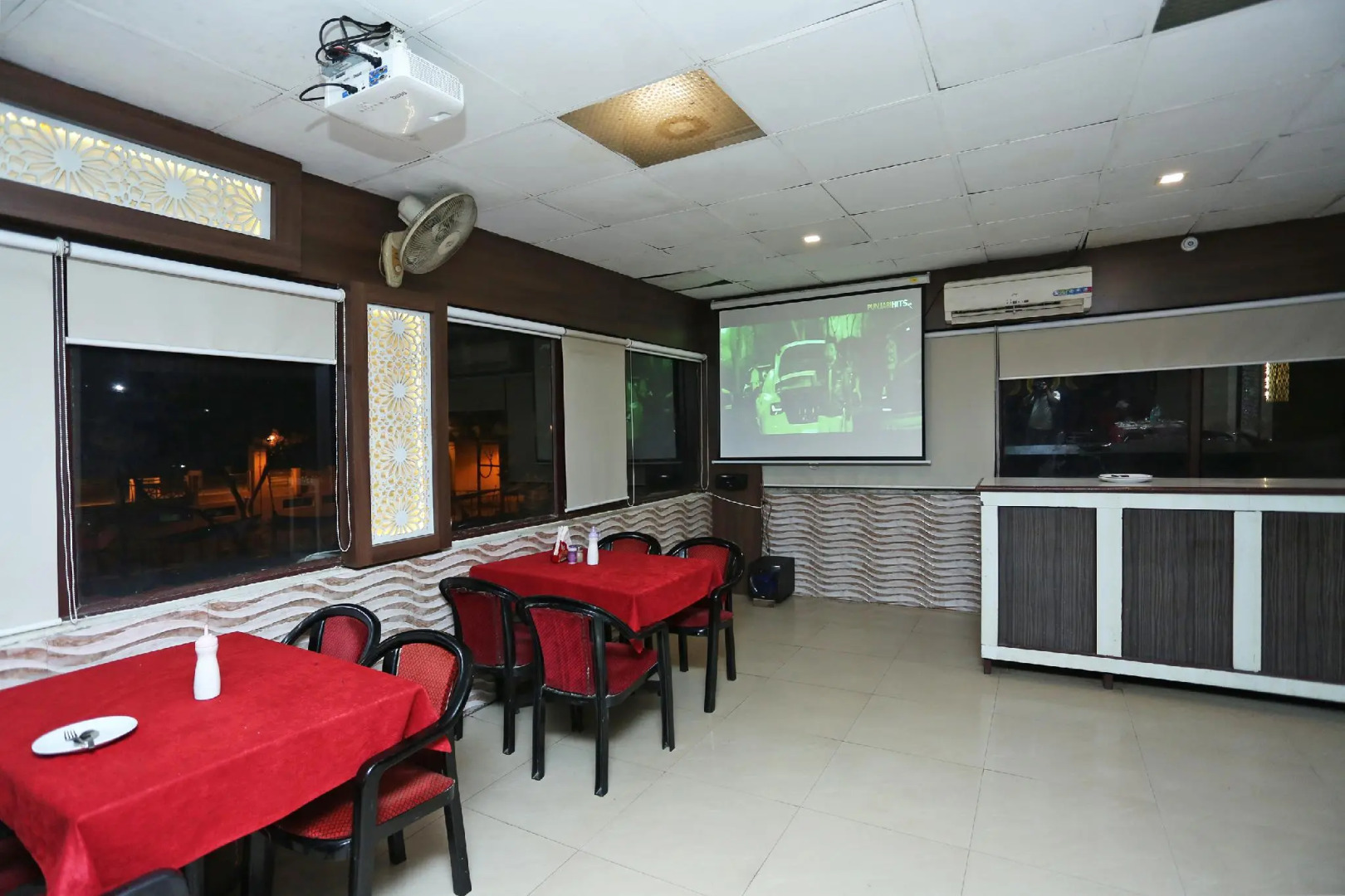 OYO 16520 Green's Hotel