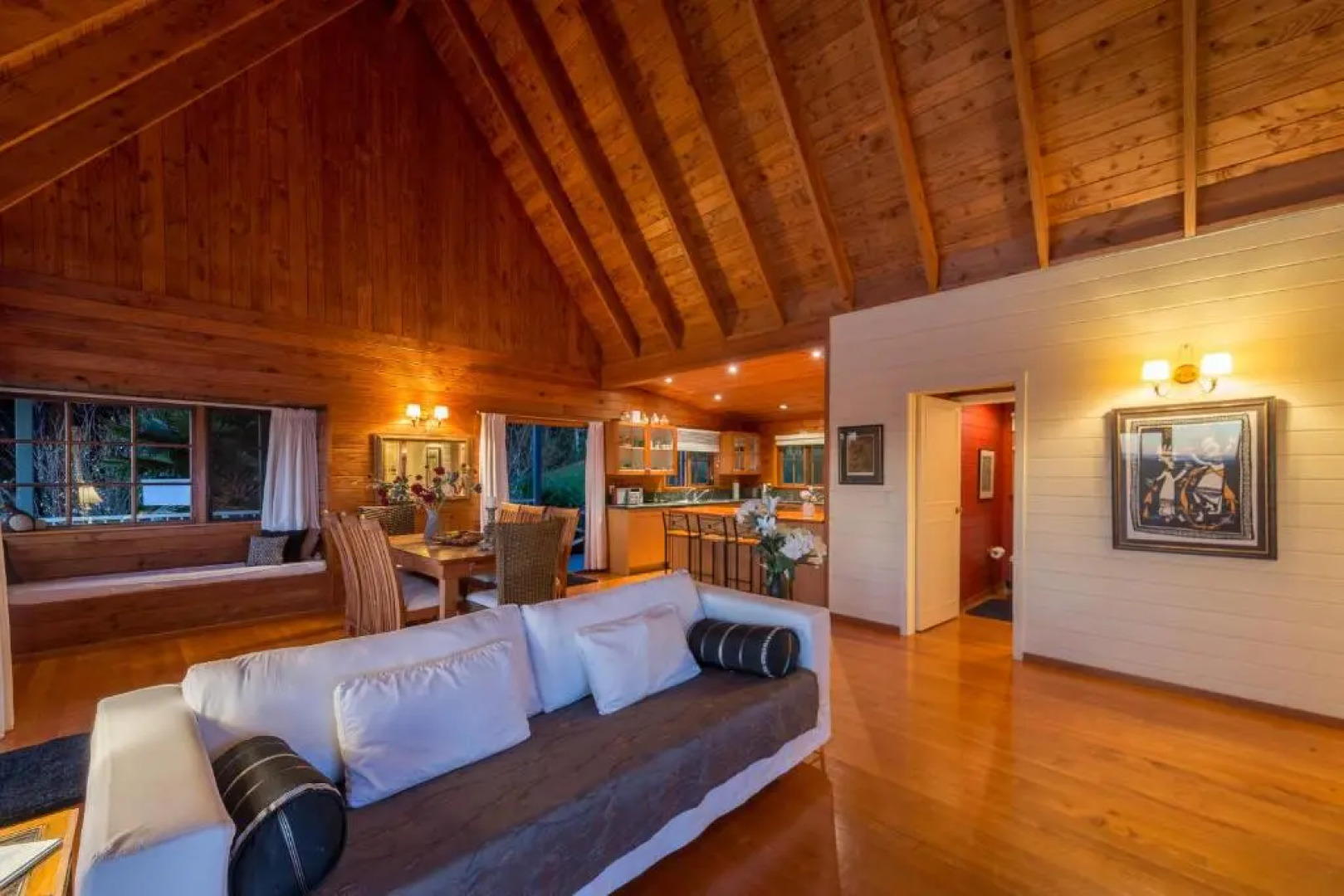 Veronica House - Russell Holiday Home