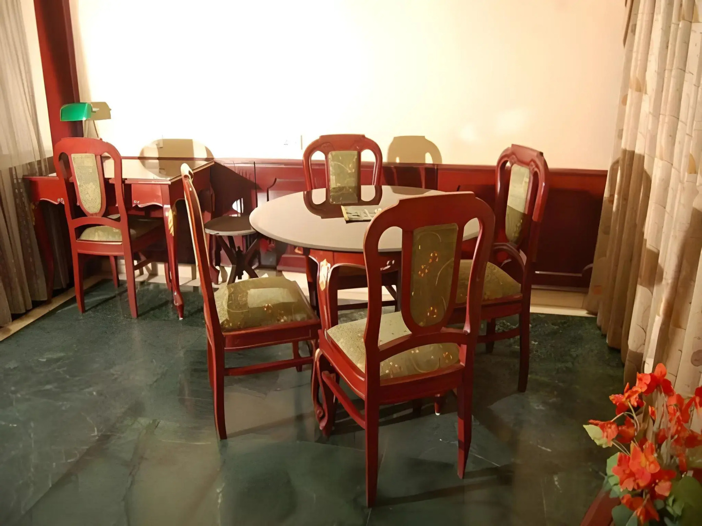 Hotel Diplomat Residency