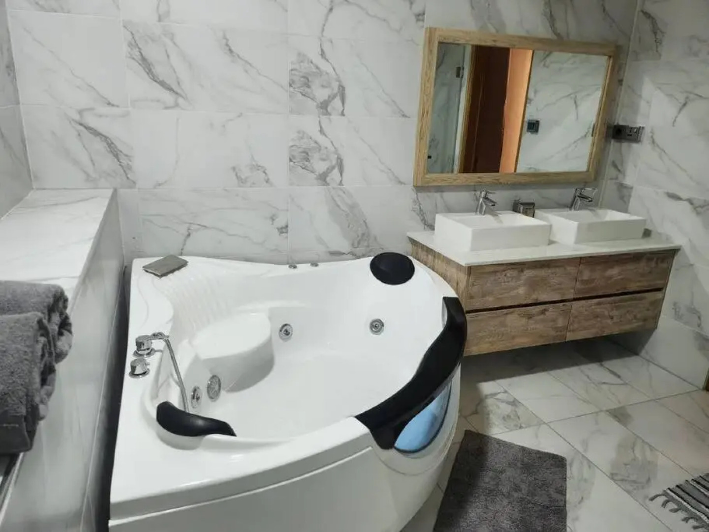 luxury cheerful 4 bedrooms villa in Calodyne