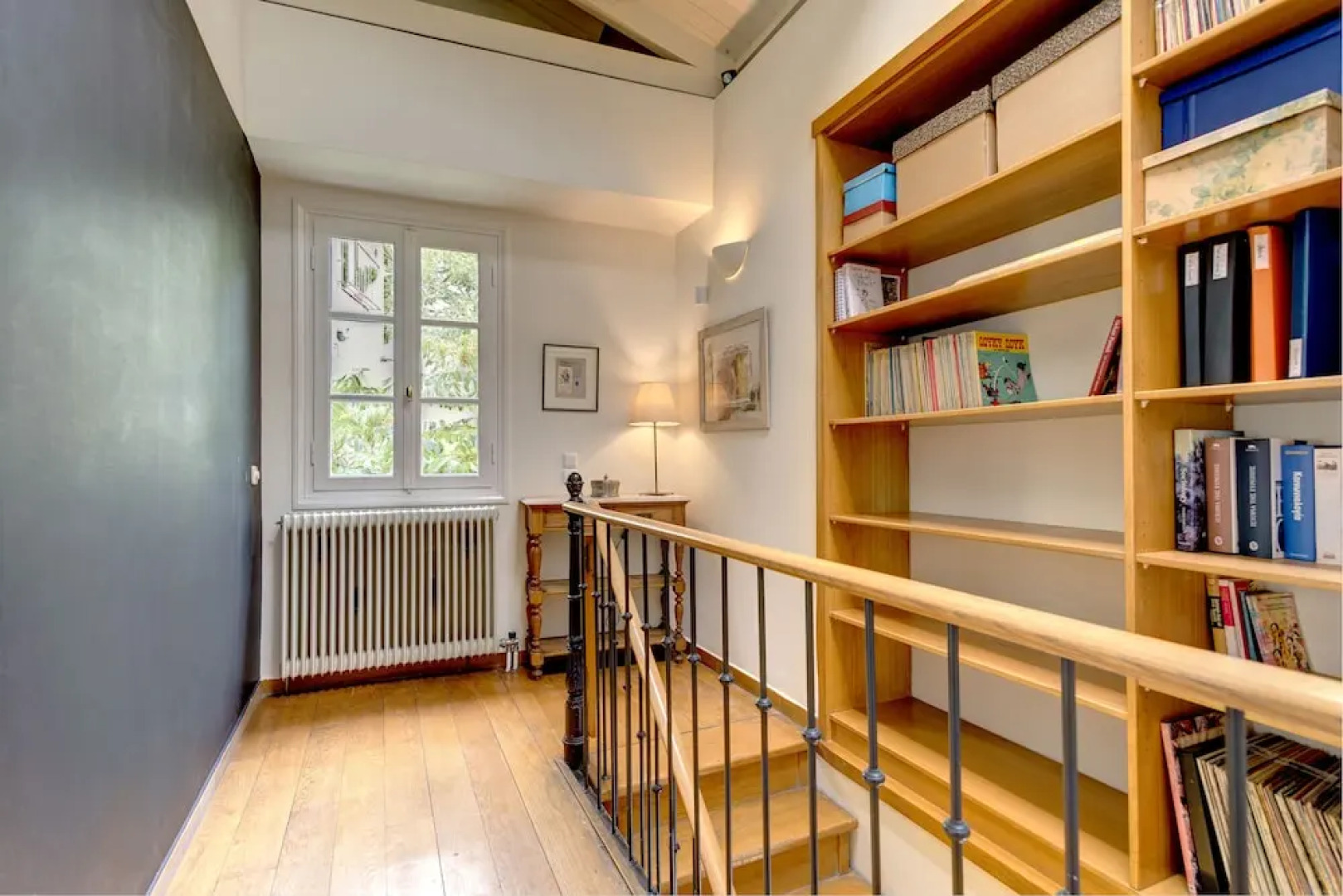 Artistic neoclassical residence