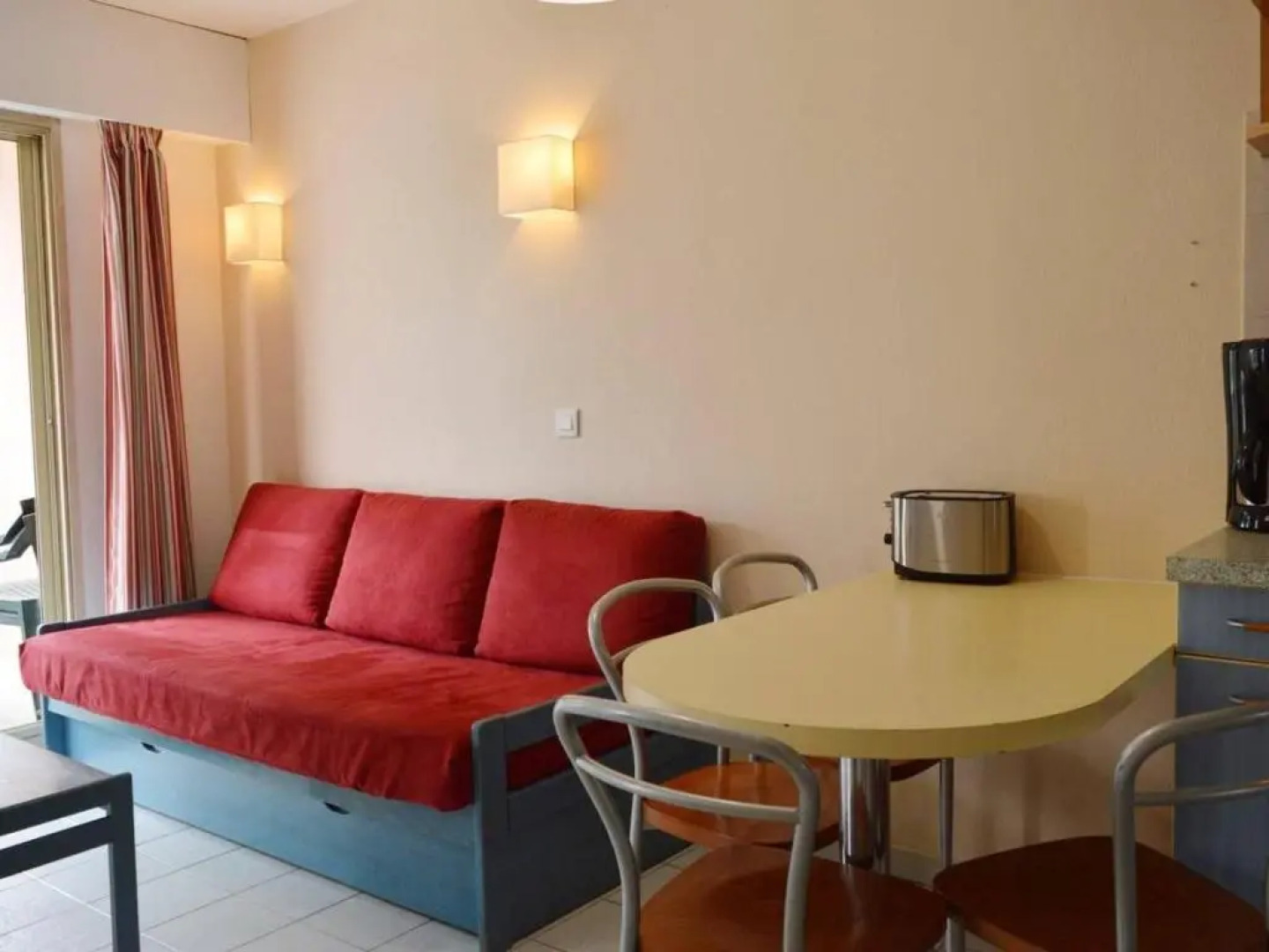 Appartement Golfe Juan, 2 pièces, 4 personnes - FR-1-252-140