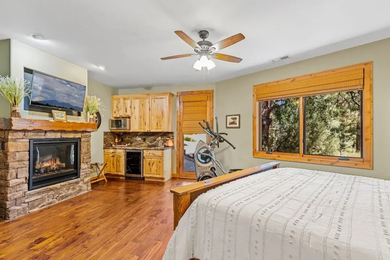 Townsend Flagstaff 3 Bedroom Home by RedAwning