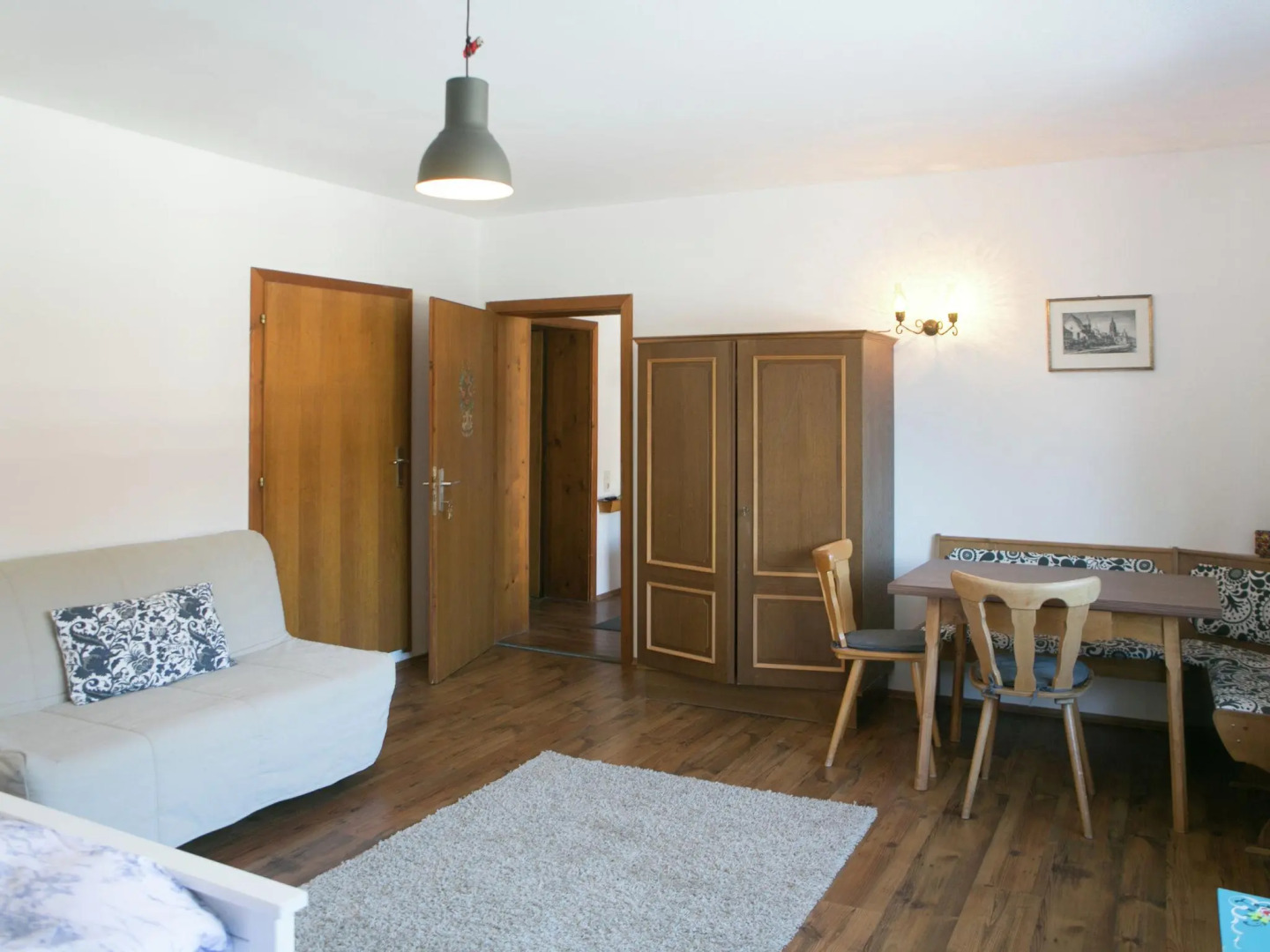 Pleasant Apartment with Sauna, Terrace,Garden,Darts, Parking
