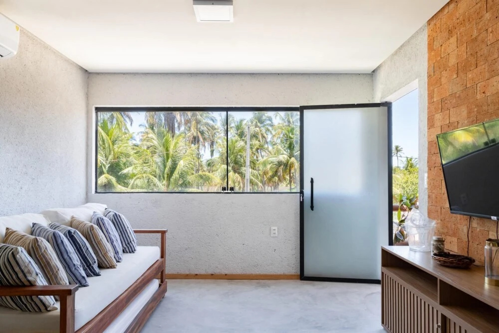 Linda Casa com Piscina 5 min da Praia