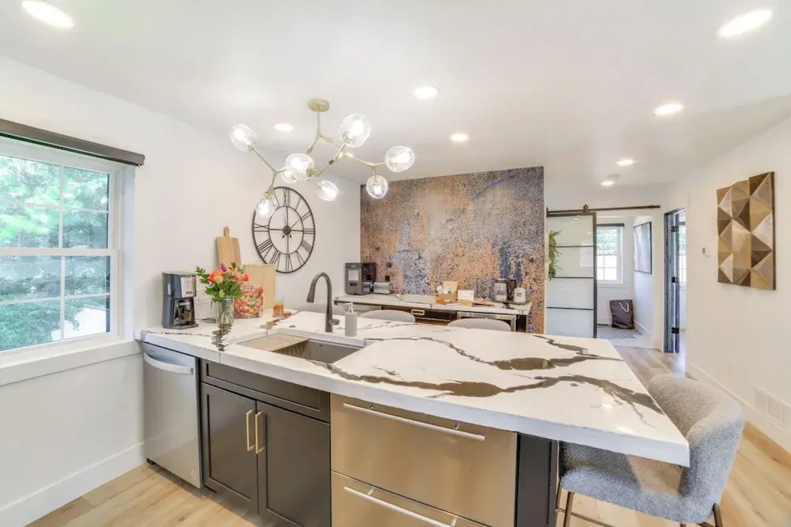 Walk to Waterfront: Michigan Retreat w/ Game Room