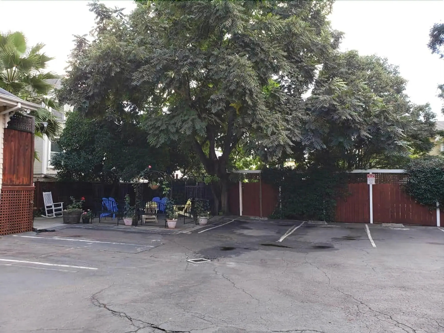 Cabernet House, An Old World Inn