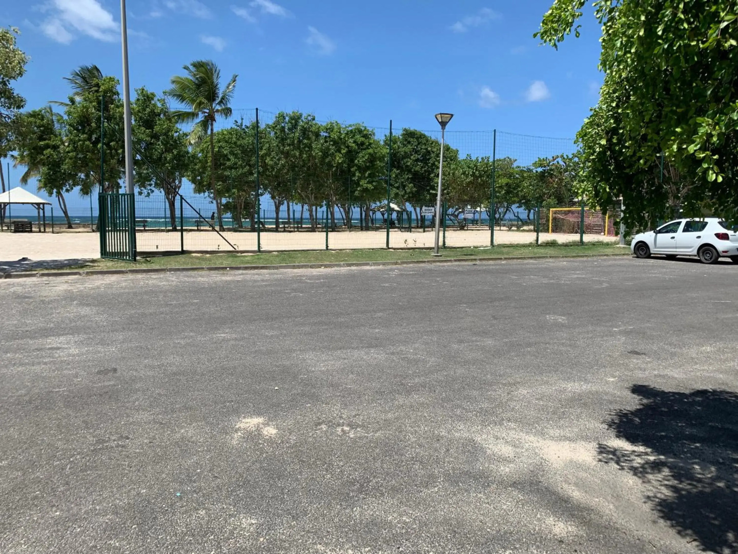 Studio ds résidence sécurisée avec vue & accès à la mer .