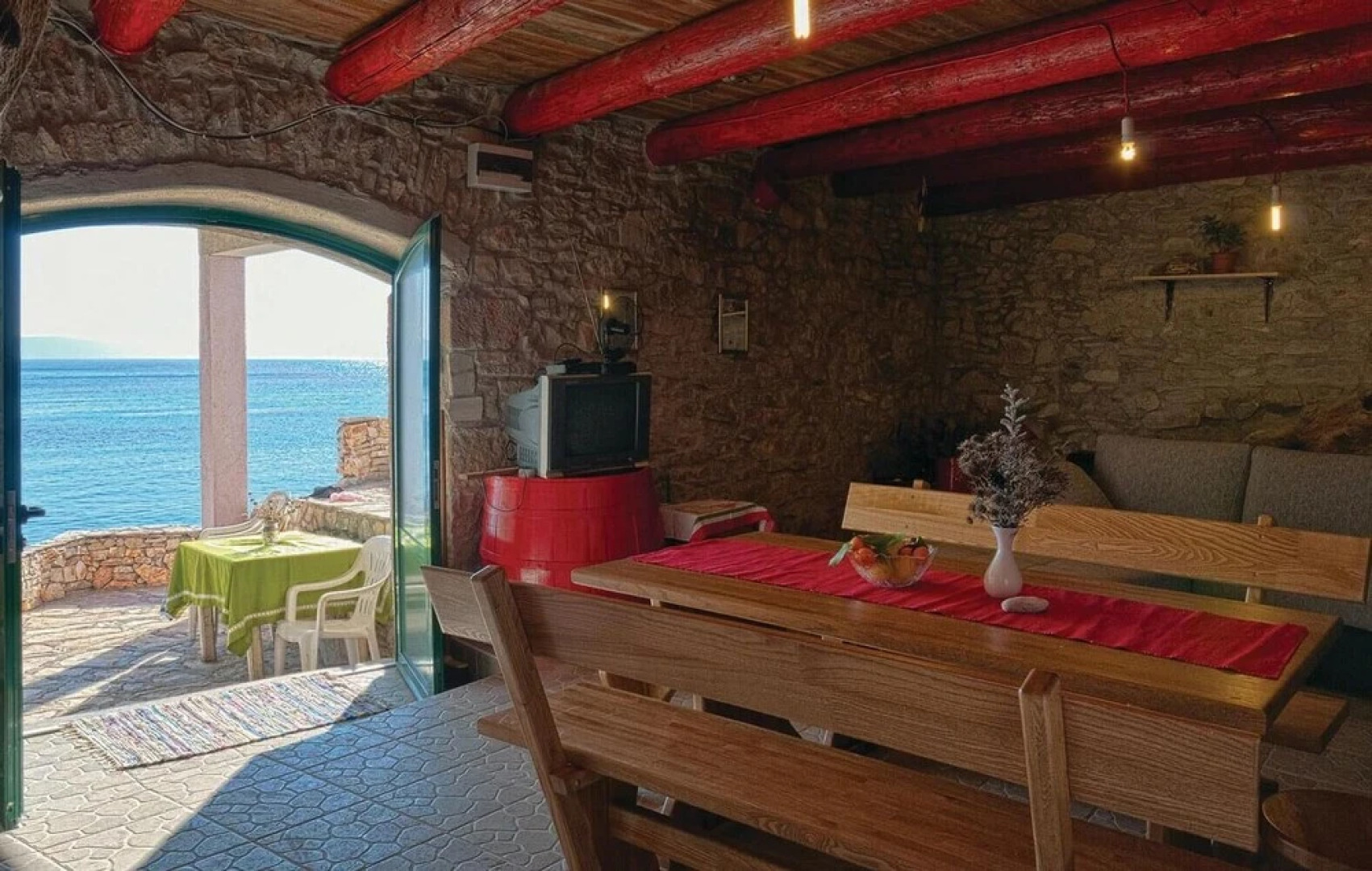 Stunning Home in Zastrazisce With 4 Bedrooms