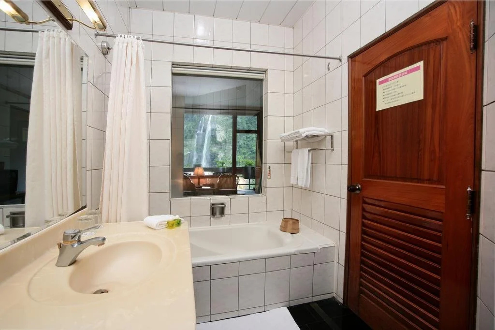 Naluwan Spring Resort Hotel