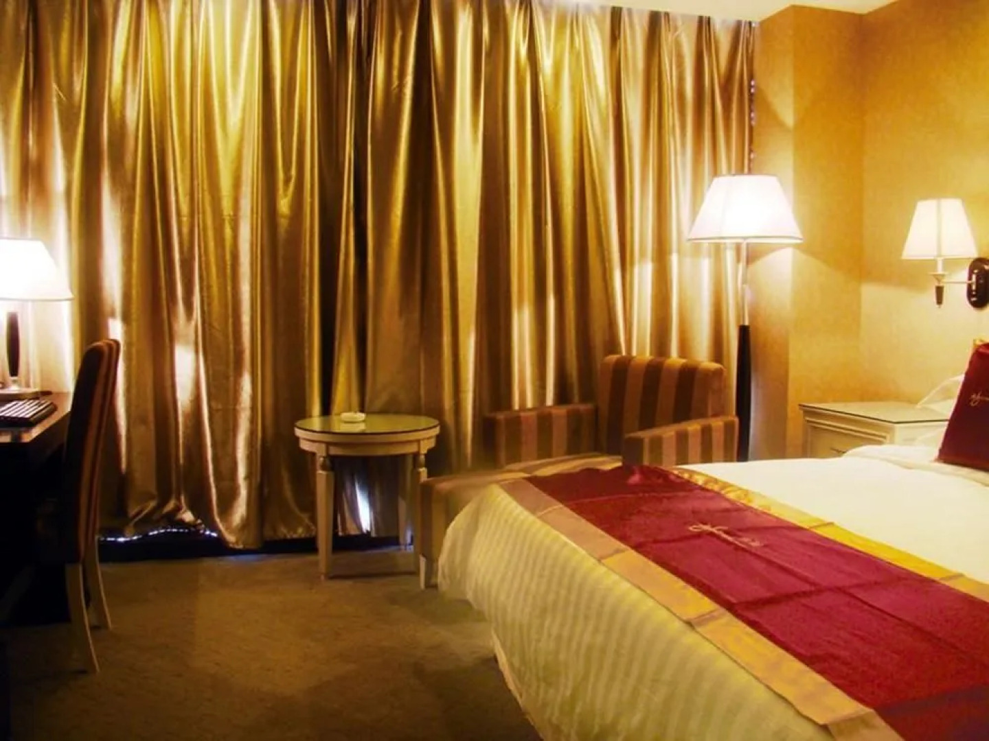 Yongli Holiday Hotel