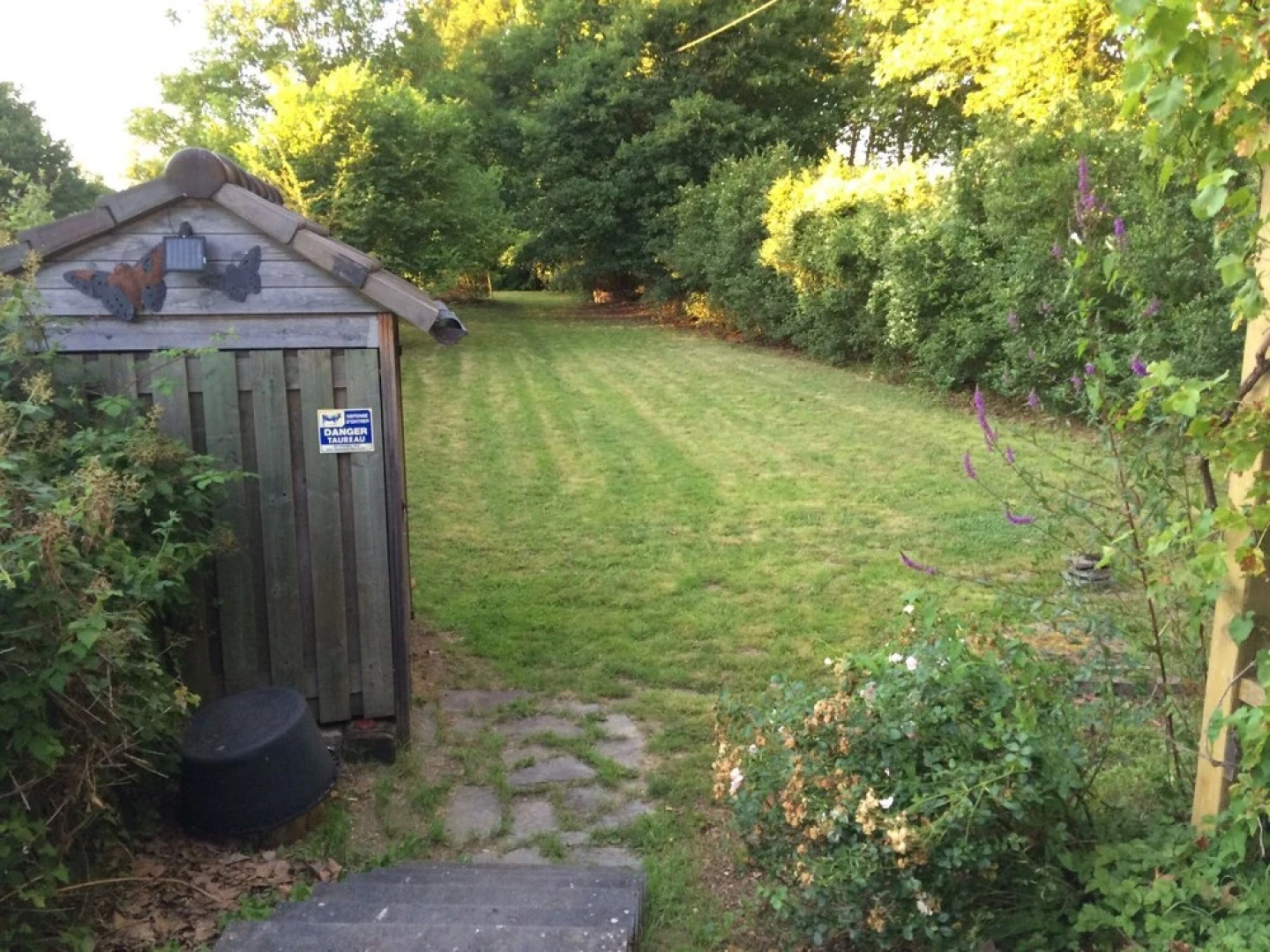 Cute and authentically furnished railway house, beautiful garden, BBQ,stone oven